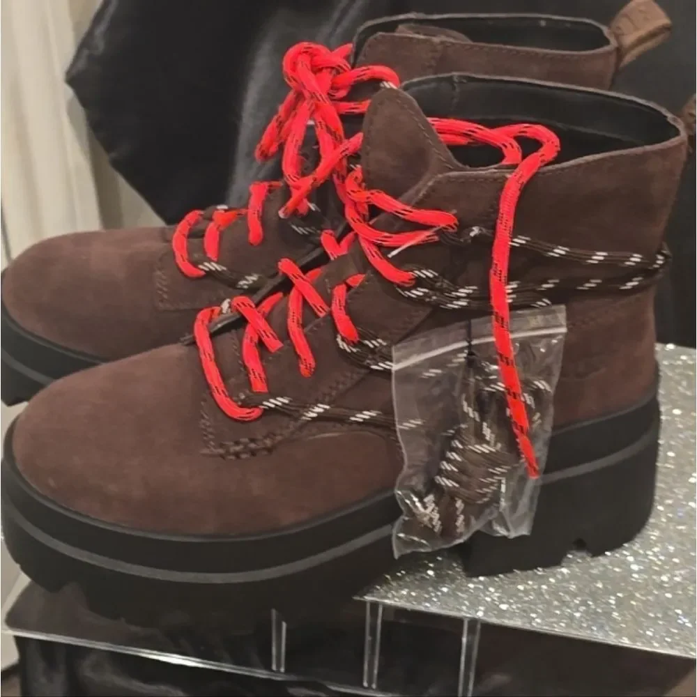 Ugg Brisbane Lace-Up Boots‎
